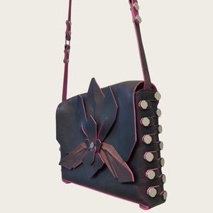 Member Orchid Veggie/Tanned Leather Crossbody Sling Bag 💜🖤